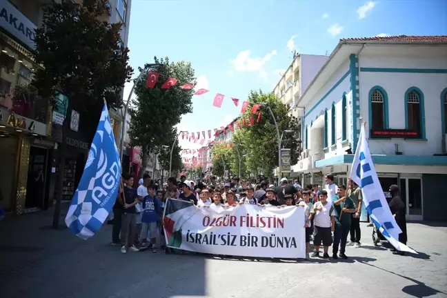 Anadolu Gençlik Derneği Sakarya Şubesinden İsrail'e Protesto Yürüyüşü