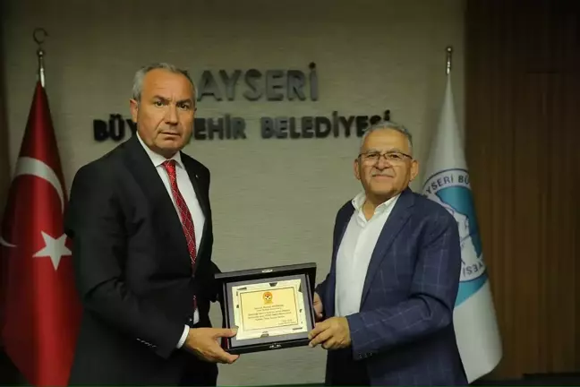 TÜFAD Kayseri Şubesi, Büyükşehir Belediye Başkanı'na teşekkür plaketi verdi