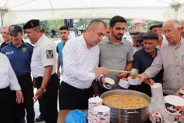 Samsun'un Asarcık ilçesinde muharrem ayı dolayısıyla 500 kişiye aşure ikram edildi