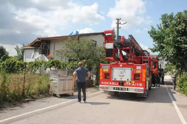 Kocaeli Başiskele'de Ev Yangını Söndürüldü