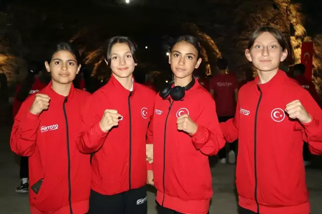 Üst Minik Erkekler ve Kadınlar Boks Milli Takımı, yerin 150 metre altında boks antrenmanı yaptı