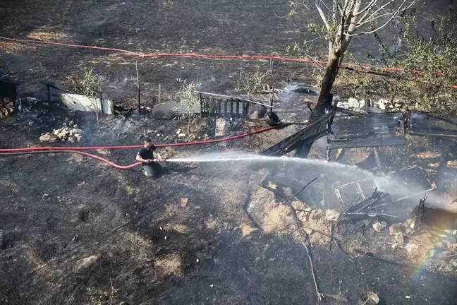 Edirne'de hasat edilmiş buğday tarlasında çıkan yangın söndürüldü