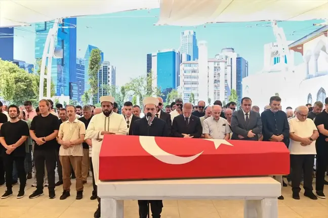 İstanbul Valisi Davut Gül, Emekli Vali Rafet Üçelli'nin Cenaze Törenine Katıldı