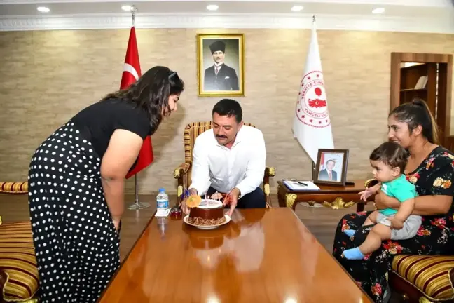 Tunceli Valisi Bülent Tekbıyıkoğlu, Özel Çocuğa Doğum Günü Sürprizi Yaptı