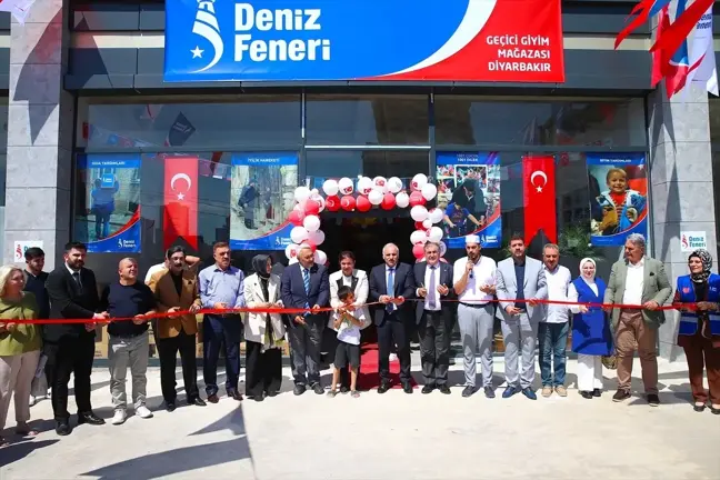 Diyarbakır'da İhtiyaç Sahipleri İçin Geçici Giyim Mağazası Açıldı