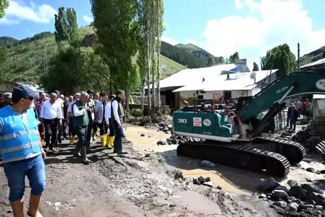 Erzurum'un Oltu ilçesinde sel felaketi sonrası yaralar sarılıyor