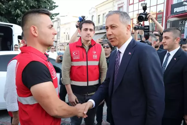 İçişleri Bakanı Ali Yerlikaya, Edirne'de Esnaf Ziyaretinde Bulundu