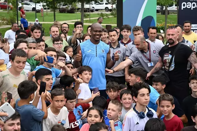 Trabzonsporlu Nwakaeme, Trabzon Futbol Festivali'ne katıldı