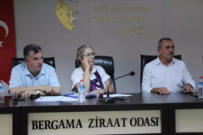 AK Parti İzmir Milletvekili Ceyda Bölünmez Çankırı, Bergama'da muhtarlarla bir araya geldi