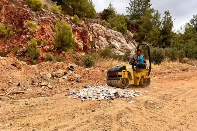 Alanya'da 7 Bin 857 Şişe Sahte Parfüm İmha Edildi