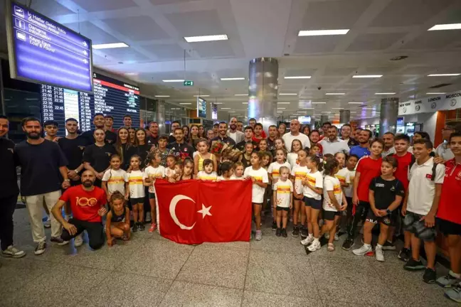 Ferhat Arıcan İzmir'de Coşkuyla Karşılandı