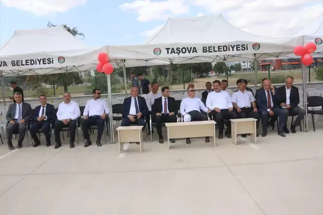 Taşova'ya Yarı Olimpik Kapalı Yüzme Havuzu Hizmete Açıldı