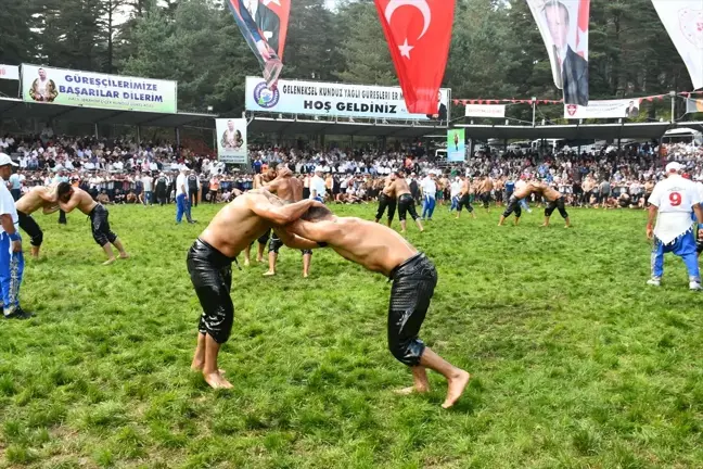 Samsun'da Kunduz Yağlı Güreşleri Yapıldı