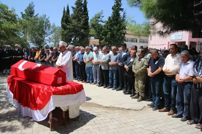 Samsun'da beyin kanaması sonucu hayatını kaybeden Piyade Er Kadir Tağ'ın cenazesi toprağa verildi