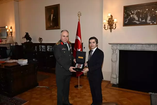 Genelkurmay Başkanı Orgeneral Metin Gürak, Türkiye'nin Londra Büyükelçisi Osman Koray Ertaş'ı ziyaret etti