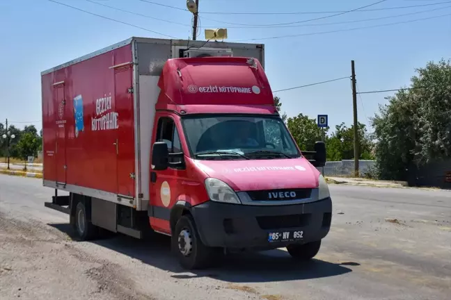 Van'daki Gezici Kütüphane, kırsal mahallelerde yaşayan çocukların kitaplara ulaşmasını sağlıyor