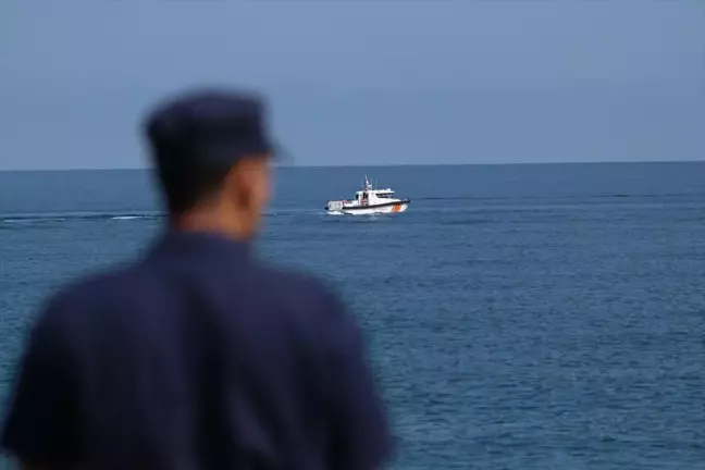 Kastamonu'da Tekne Batması Sonucu Kaybolan 3 Kişi İçin Arama Çalışmaları Devam Ediyor