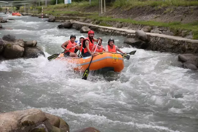 Rize'de Uluslararası Rafting Yarışması Düzenlendi