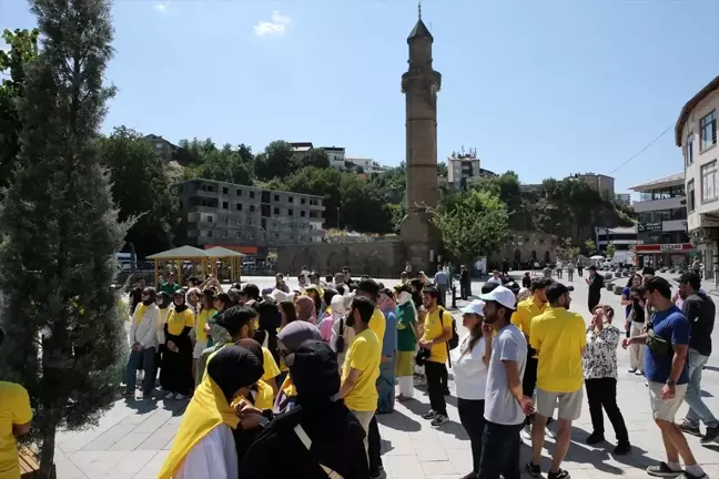 Turistik Tatvan Treni ile Bitlis'e Gelenler Tarihi ve Doğal Güzellikleri Gezdi