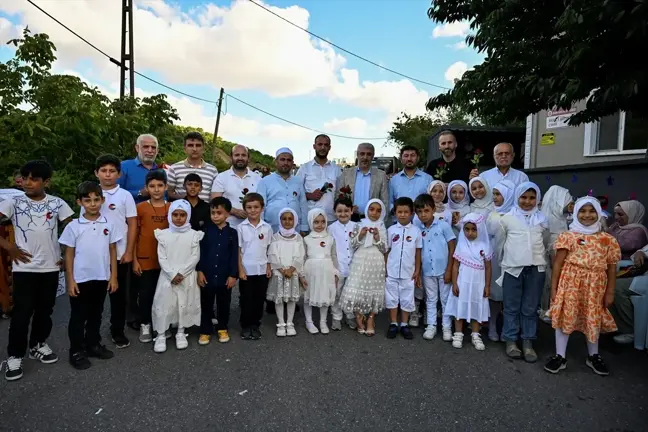 Ümraniye'deki Molla Hüsrev Camisi'nde çocuklar Kur'an-ı Kerim eğitimi alırken eğlendi