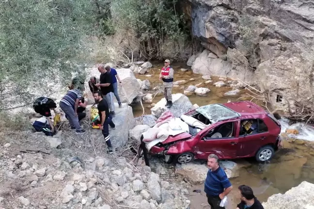 Gümüşhane'de Otomobil Dereye Yuvarlandı: 1 Yaralı