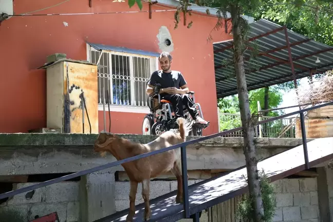 Bedensel engelli Savaş Yaşar'a akülü sandalye hediye edildi