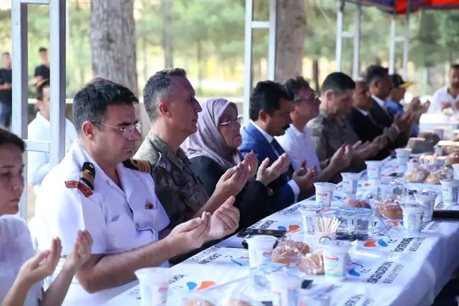 Şehit Astsubay Ferhat Gedik, mezarı başında dualarla anıldı