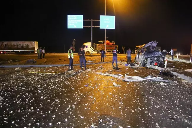 Uşak'ta Sarımsak Yüklü Minibüs Takla Attı, Sürücü Hayatını Kaybetti