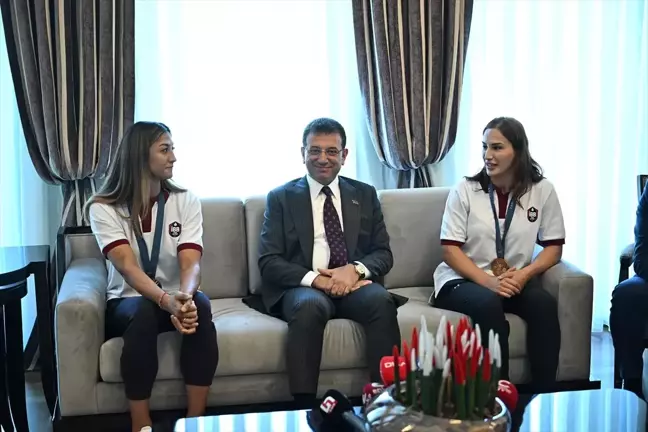 İmamoğlu, 2024 Paris Olimpiyatları'nda bronz madalya kazanan sporcuları ağırladı