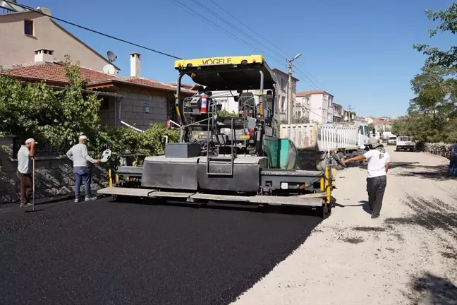 Melikgazi Belediyesi Selçuklu Mahallesi'nde 3 cadde ve 2 sokağı asfaltladı