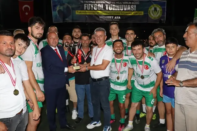 Ferizli'de 15 Temmuz Demokrasi ve Milli Birlik Günü Futbol Turnuvası Şampiyonu Belli Oldu