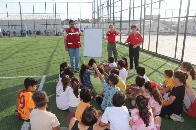 Hatay'da Türk Kızılayı tarafından başlatılan proje ile depremzede çocuklar sporla rahatlıyor