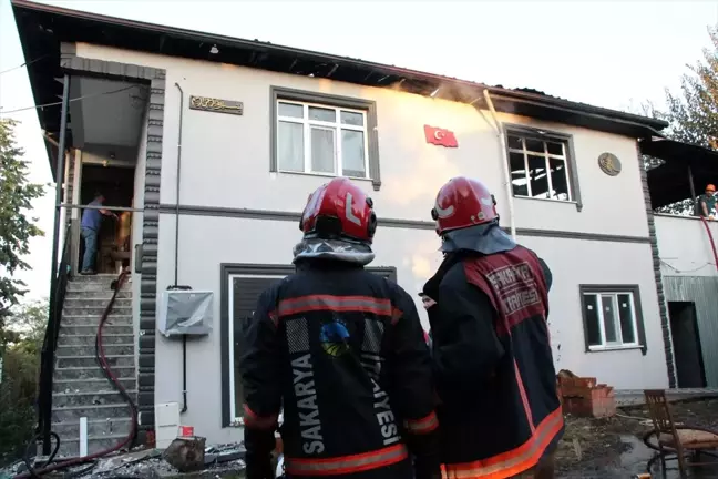 Sakarya'da evde çıkan yangın hasara neden oldu