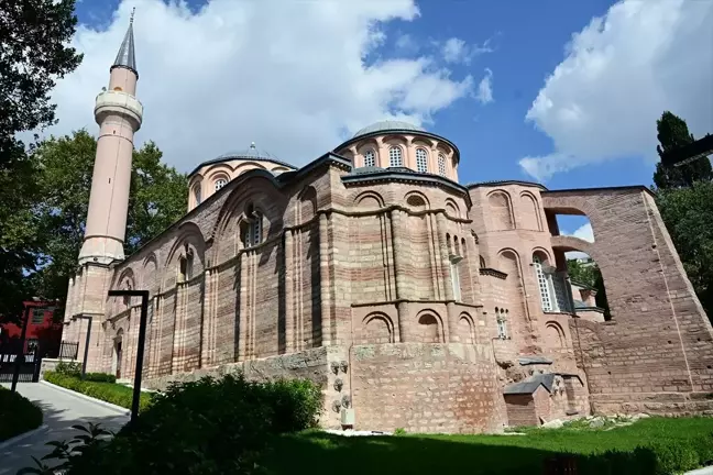 Biletli ziyaret uygulamasına geçen Kariye Camii'ne yabancı turist ilgisi sürüyor