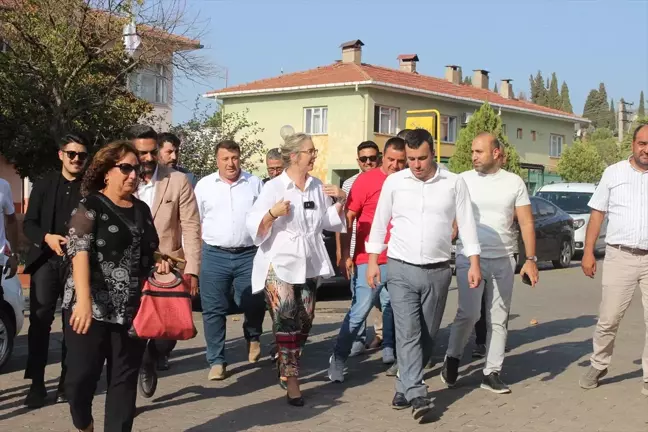 AK Parti İzmir Milletvekili Ceyda Bölünmez Çankırı, Ödemiş'teki yangın mağdurlarını ziyaret etti