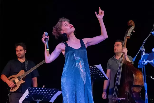 Çağıl Kaya Gümüşlük Müzik Festivali'nde Konser Verdi