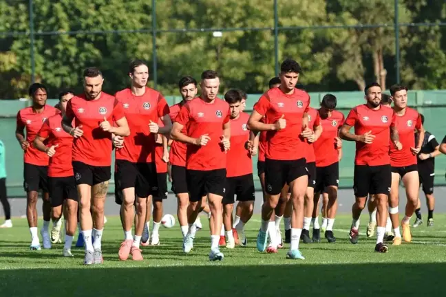 Manisa Futbol Kulübü, Fatih Karagümrük maçı için İstanbul'a hareket etti