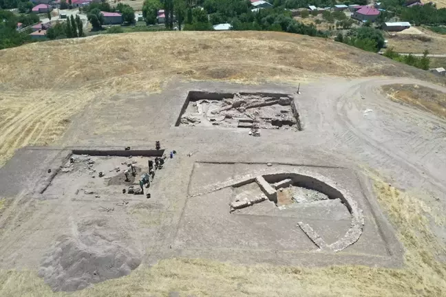 Kahramanmaraş'ta Yassı Höyük'te 2 Bin 800 Yıl Öncesine Ait Tarım Ürünleri Bulundu