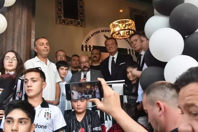 Beşiktaş Kulübü Başkanı Hasan Arat, Afyonkarahisar'da dernek açılışına katıldı