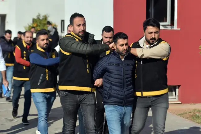 Adana'da metruk binada ceset bulundu