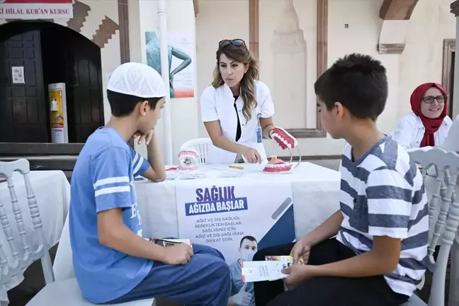 Cami avlusunda şeker hastalığını öğrenen Celal dededen 