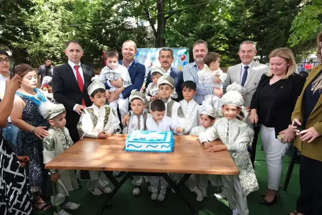 Edirne Vakıflar Bölge Müdürlüğü tarafından Kırklareli'nde 18 çocuk sünnet ettirildi