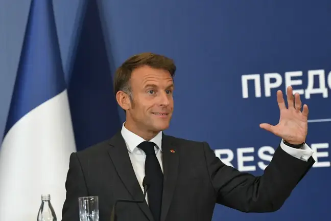 Macron: Sırbistan'ın yeri kesinlikle AB'dir