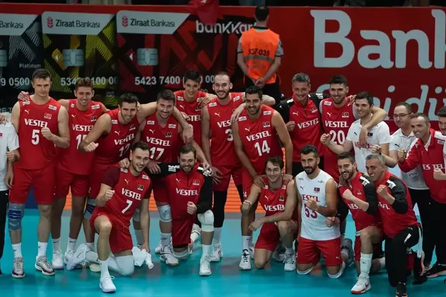 A Milli Erkek Voleybol Takımı Macaristan'ı 3-0 Yendi