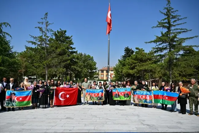 Azerbaycan'dan gelen şehit aileleri Cebeci Askeri Şehitliği'ni ziyaret etti