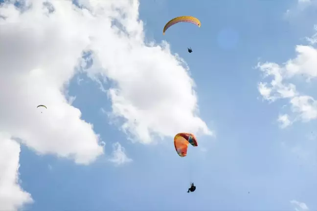 Gölpazarı Havacılık ve Yamaç Paraşütü Festivali Başladı