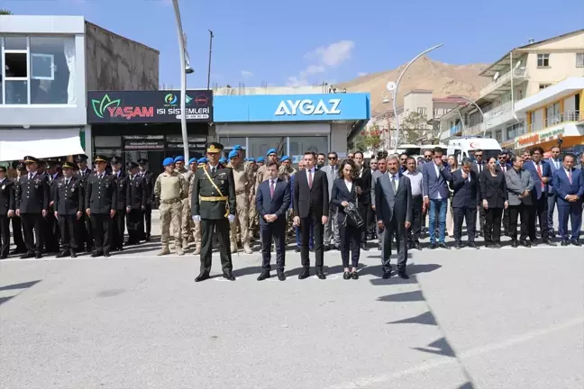 Van'da 30 Ağustos Zafer Bayramı törenle kutlandı