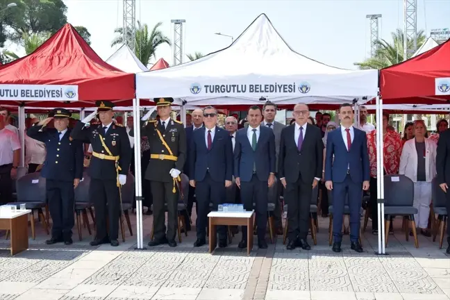 30 Ağustos Zafer Bayramı'nda Manisa ve ilçelerinde törenler düzenlendi