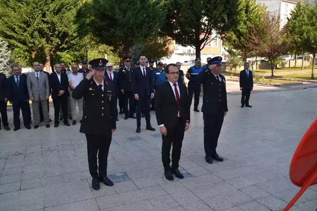 Çorum'un ilçelerinde 30 Ağustos Zafer Bayramı ve Türk Silahlı Kuvvetleri Günü törenleri düzenlendi