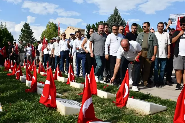 Muharrem İnce, Dumlupınar Şehitliği'ni ziyaret etti